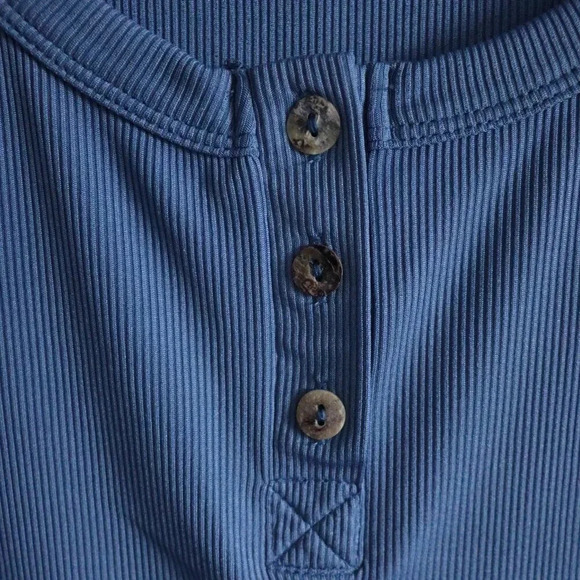 Unbranded Women's Large Blue Sleeveless Ribbed Racerback Buttoned Crew Tank Top - Picture 6 of 10